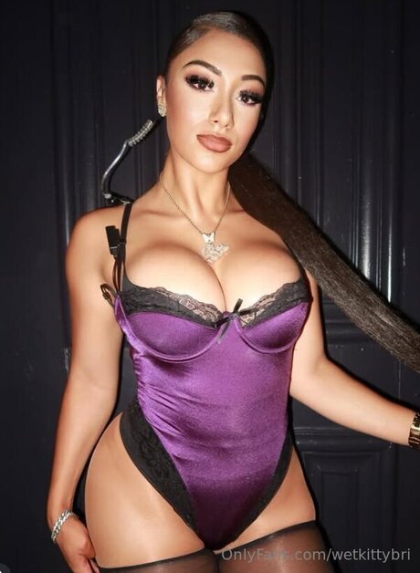 wetkittybri étoile hd photos