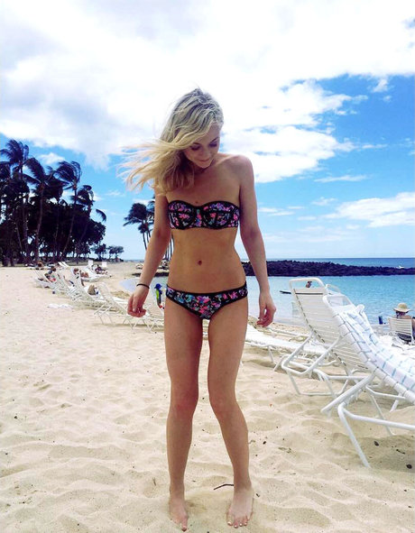 Emily Kinney modèle sexy des photos