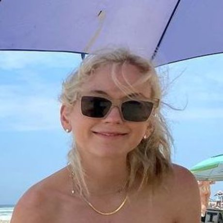 Emily Kinney actrice chaude collection