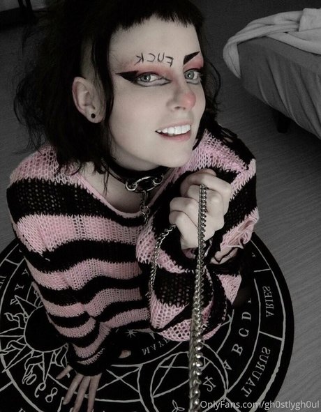 ghost cvlt modèle pornographique des photos