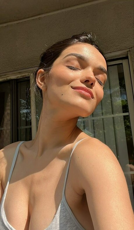 Rachel Zegler modèle chaud galeries