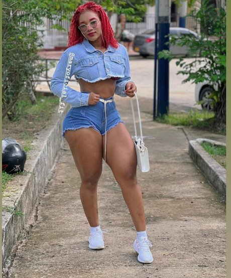 maryoficial fit modèle exclusif photos