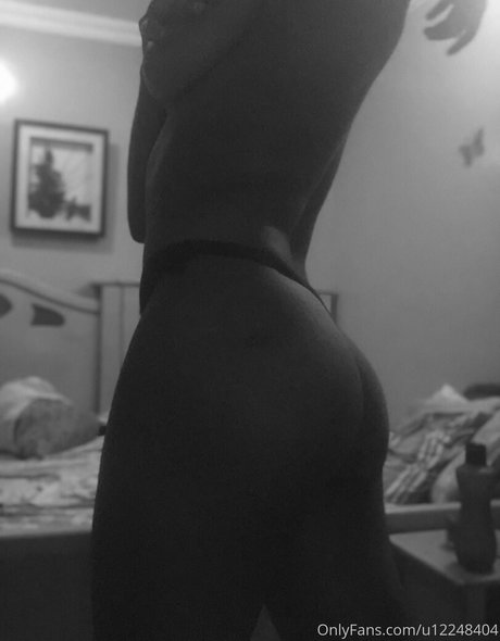 milf aux cheveux noirs onlyfans pornographique nu collection