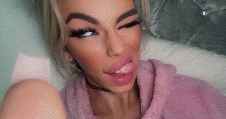 rousse tatouée onlyfans adulte exclusif des photos