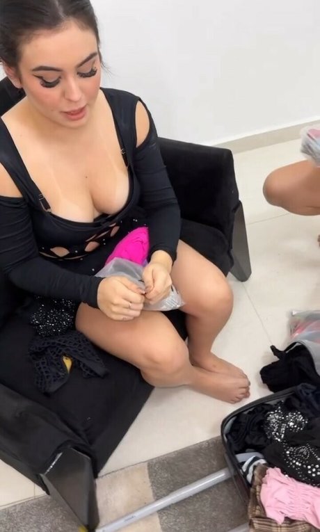 MC Bella Angel star du porno exclusive image