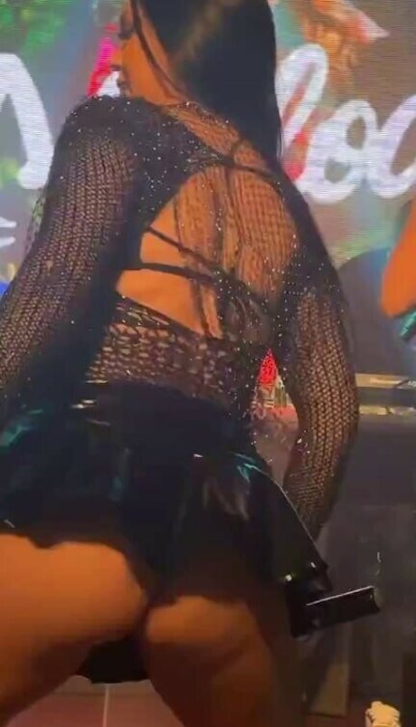 MC Bella Angel étoile nue galeries