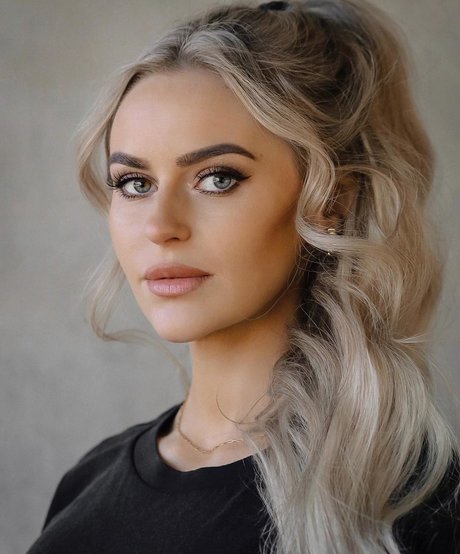 tatouages de gros seins onlyfans xxx érotique des photos