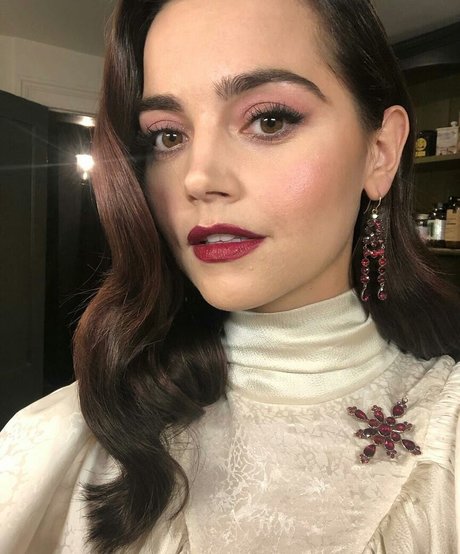 Jenna Coleman modèle érotique collection