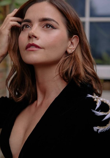 Jenna Coleman modèle érotique img