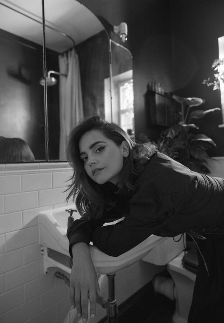 Jenna Coleman modèle exclusif photo