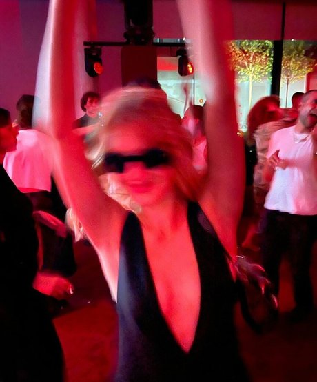 Daisy Edgar Jones étoile adulte galeries