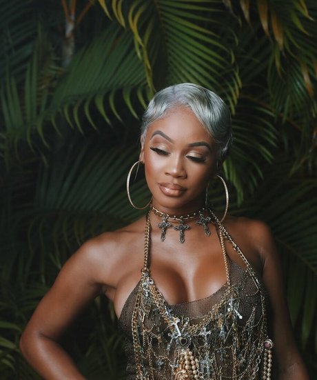 Saweetie modèle hd images
