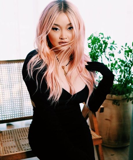 Lana Condor modèle artistique des photos
