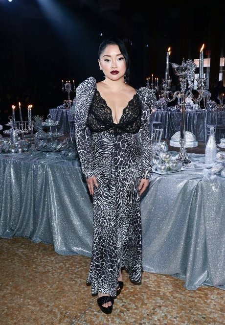 Lana Condor star du porno sympa image