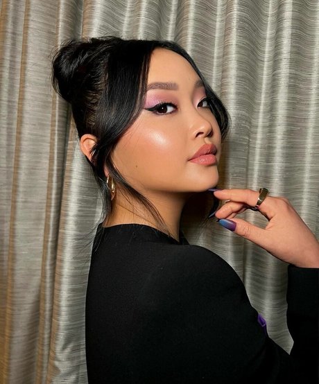 Lana Condor actrice nue galeries