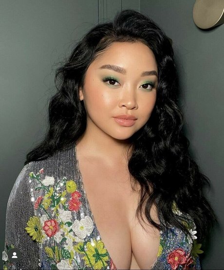 Lana Condor mannequin photo