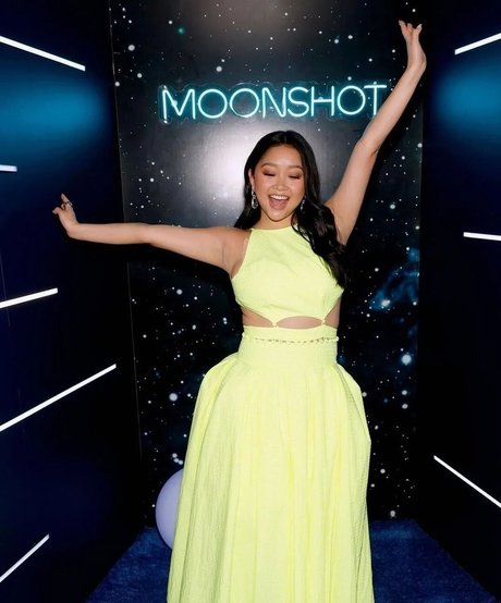 Lana Condor star du porno en haute qualité des photos