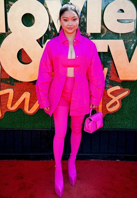 Lana Condor actrice de nus photos