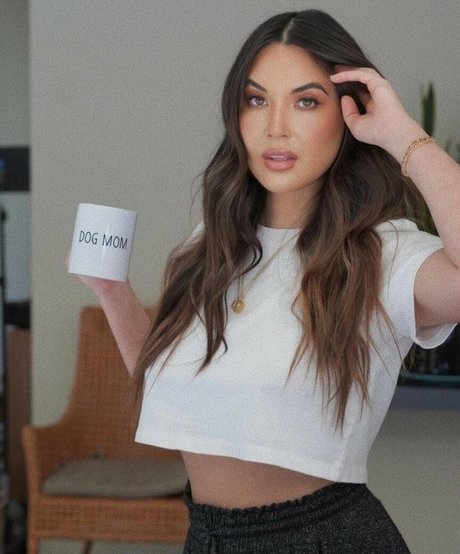 Olivia Munn mannequin archive