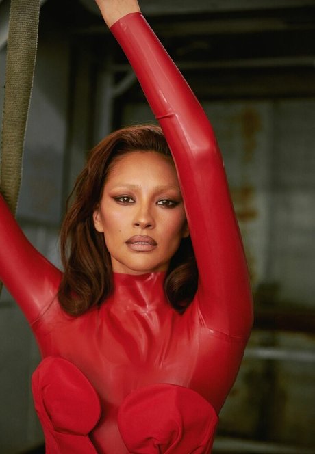 Shay Mitchell jolie étoile photo