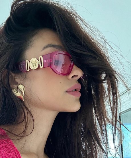 Shay Mitchell étoile érotique image