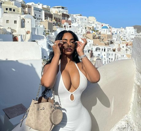 Ayisha Diaz belle actrice photo