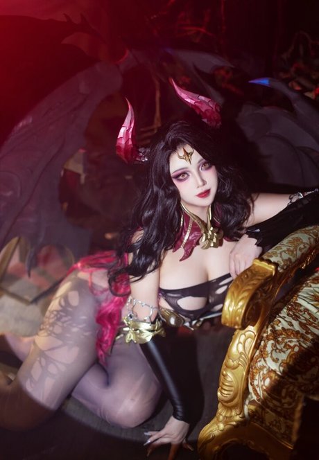 Takomayuyi modèle gratuit des photos