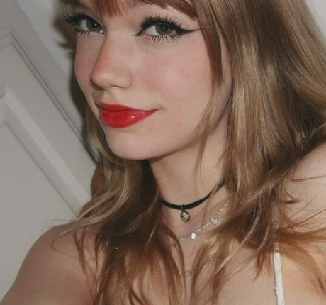 Mikahhlynn modèle érotique image