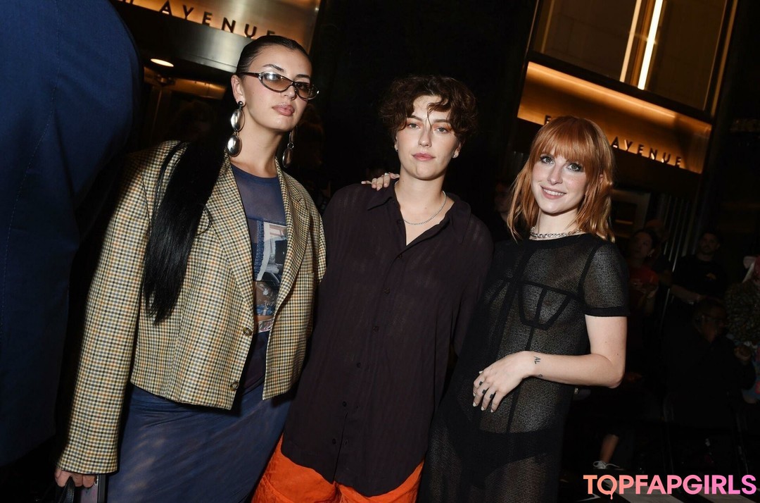 Hayley Williams top star photo