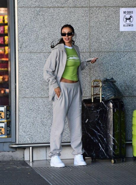 Maya Jama art de star du porno des photos