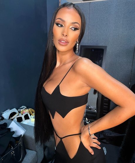 Maya Jama modèles nus galeries
