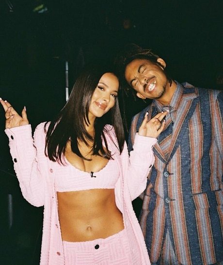 Maya Jama modèle sexy image