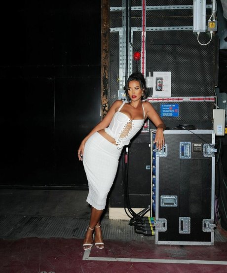 chatte dégoulinante et humide onlyfans exclusivité érotique galeries