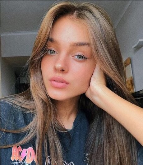 Anna Zak étoile sexy images