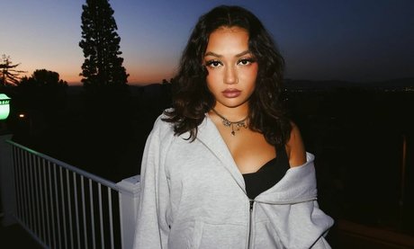 Avani Gregg star du porno de haute qualité archive