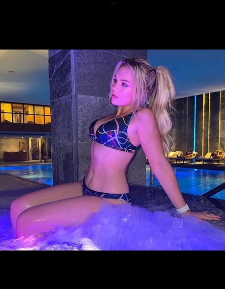 Tallia Storm beau modèle des photos