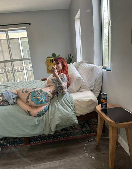 goddessloveless modèle gratuit des photos