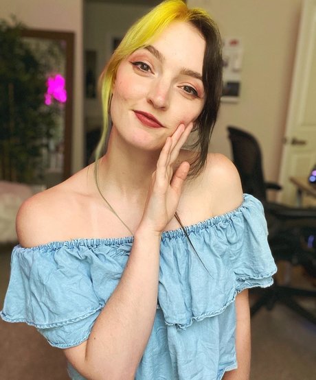 Littlesiha modèle photos