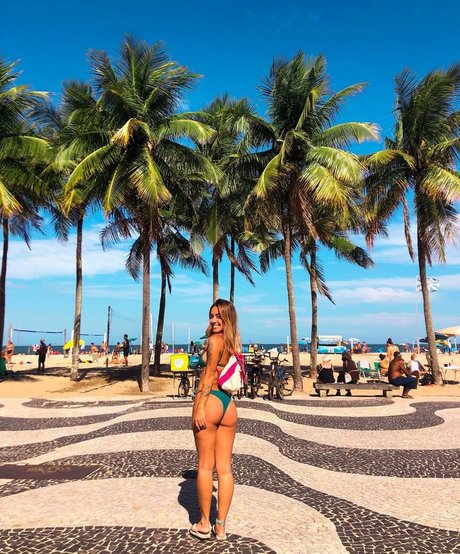 Yara Lore mannequin des photos