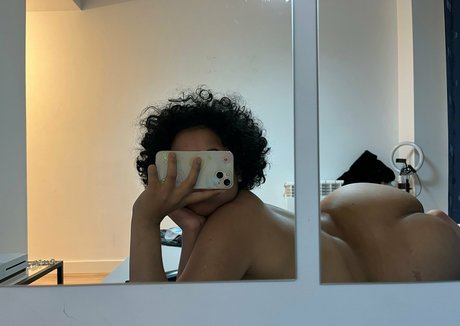 deliciussscurly modèle artistique archive