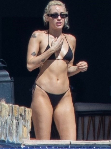 lesbiennes strapon onlyfans adulte parfait des photos