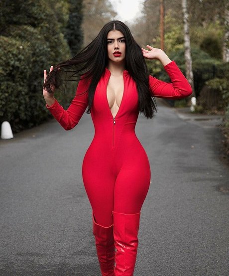 Victtoria Medeiros haut modèle images