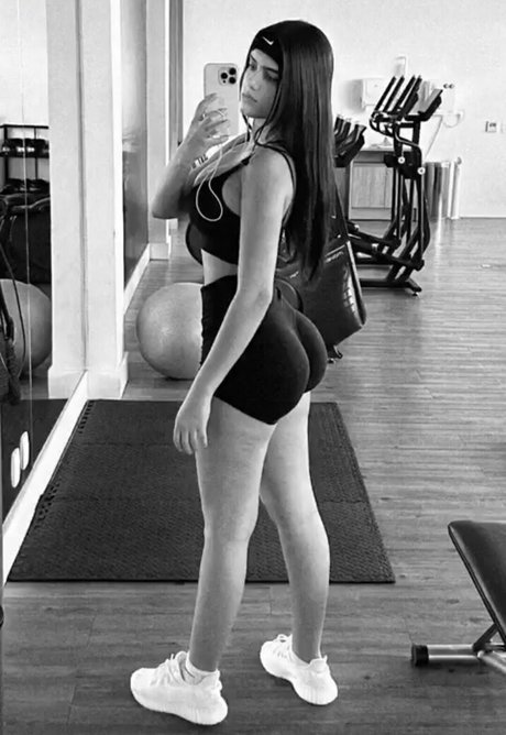 Victtoria Medeiros modèle gratuit archive