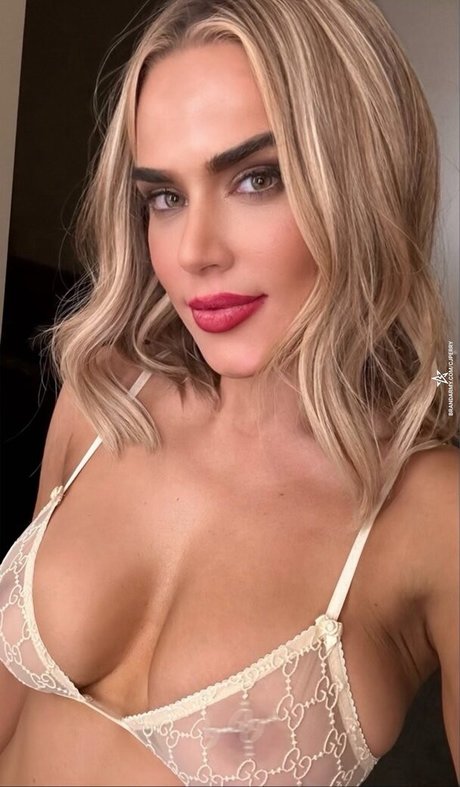 Lana WWE actrice photos