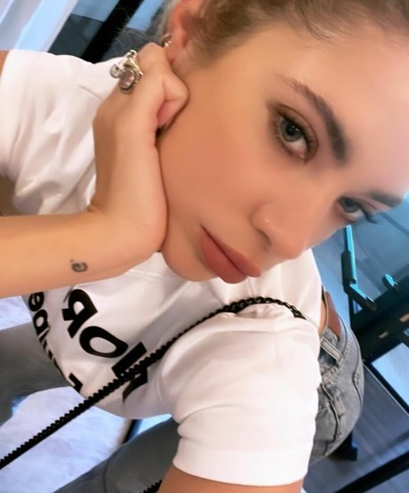 Ashley Benson actrice porno img