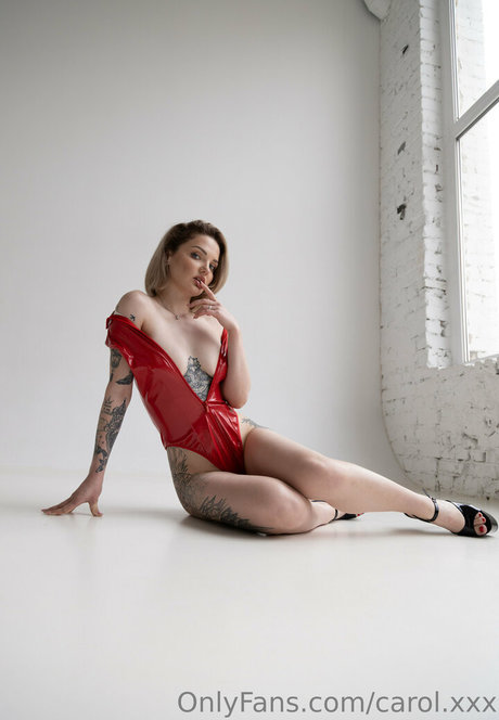 carol xxx nus étoiles photos