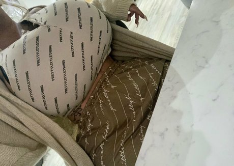 candycharms modèle nu image