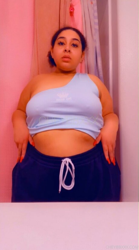 cheybbxxx modèle sympa img