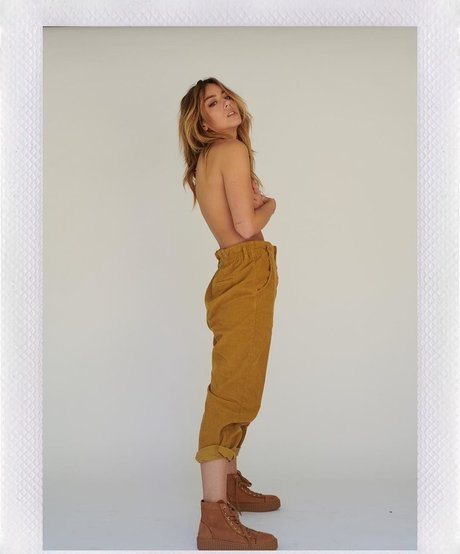 Chloe Bennet actrice libre archive