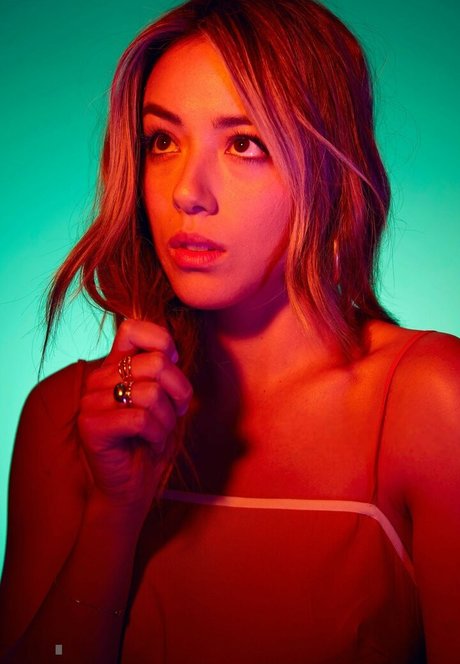 Chloe Bennet actrice pornographique des photos